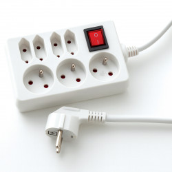 Multiprise électrique avec inter 7 prises 3 Schuko + 4...